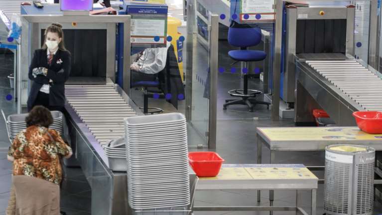 Υγειονομική &quot;βόμβα&quot; οι επαναπατρισθέντες από την Ισπανία - Σε απομόνωση στο &quot;κορονο-ξενοδοχείο&quot;