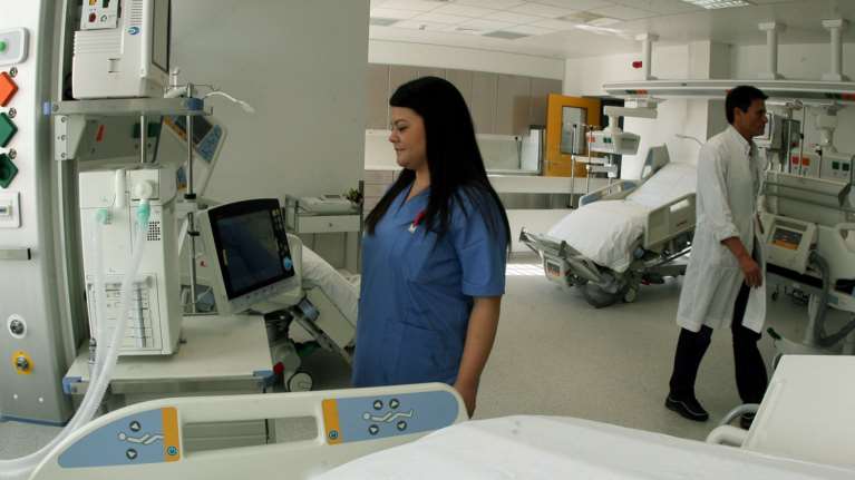 Κορονοϊός: Ανησυχία για τα φονικά χτυπήματα σε 40άρηδες στην Ελλάδα