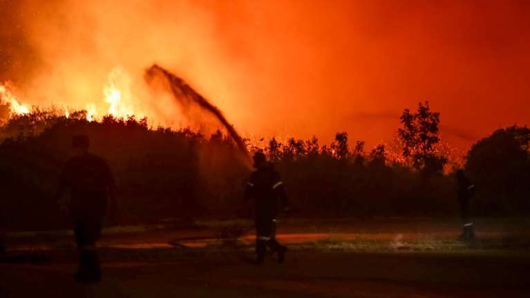 Φωτιά στην Αλεξανδρούπολη: Δραματική η κατάσταση - Μέσα στη Ροδόπη η πυρκαγιά, στόχος να μην περάσει την Εγνατία οδό