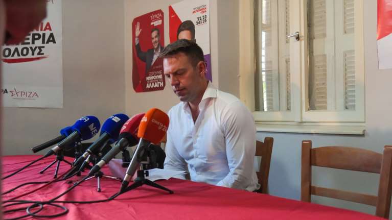 Επισπεύδονται οι εκλογές στον ΣΥΡΙΖΑ - Χαμόγελα στους kasselistas από νέα δημοσκόπηση: Ο Στέφανος προηγείται του Τσίπρα