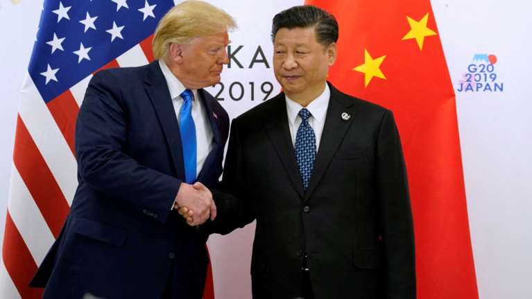 Ακλόνητη η Κίνα: Απαντά δυναμικά στον Τραμπ αυξάνοντας τους δασμούς στο 125% για τα αμερικανικά προϊόντα