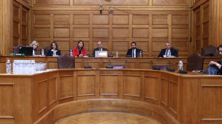 Εξεταστική για τα Τέμπη: Γιατί ζητούν τον ιατρικό φάκελο του μηχανοδηγού της επιβατικής αμαξοστοιχίας