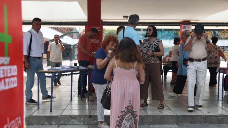 ΣΥΡΙΖΑ: Έκλεισαν οι κάλπες στον ΣΥΡΙΖΑ - Ψήφισαν 133.261 μέλη, λιγότερα από τον α&#39; γύρο - Στις 22:30 σίγουρο αποτέλεσμα