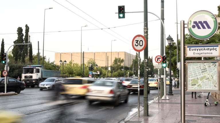 Σε απεργιακό κλοιό σήμερα η χώρα - Ποιοι απεργούν, πώς θα κινηθούν τα Μέσα Μαζικής Μεταφοράς