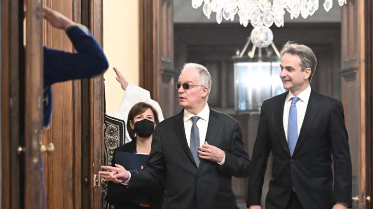 Τι... κρύβει το σχέδιο Μητσοτάκη για το 2024: Η τέταρτη αύξηση του κατώτατου μισθού και οι αλλαγές σε Παιδεία, Υγεία, Δικαιοσύνη