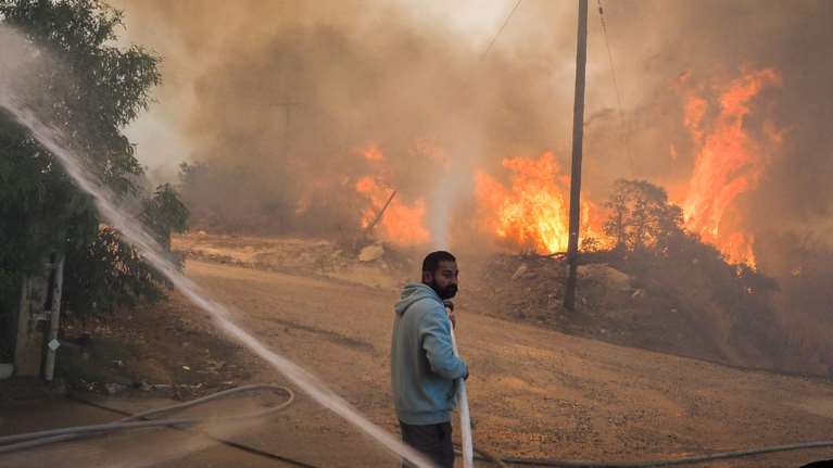 Φωτιές: Νέα αναζωπύρωση στην Εύβοια, ήχησε πάλι το 112  - Ενεργά μέτωπα σε Μεσσηνία και Κύθηρα