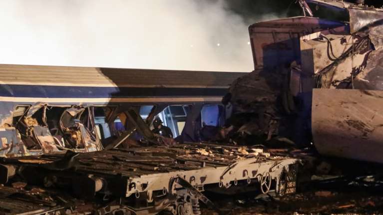 Ανείπωτη τραγωδία στα Τέμπη: 44 οι νεκροί - Κάποιοι σοροί μπορεί να μη βρεθούν γιατί έχουν εξαϋλωθεί...