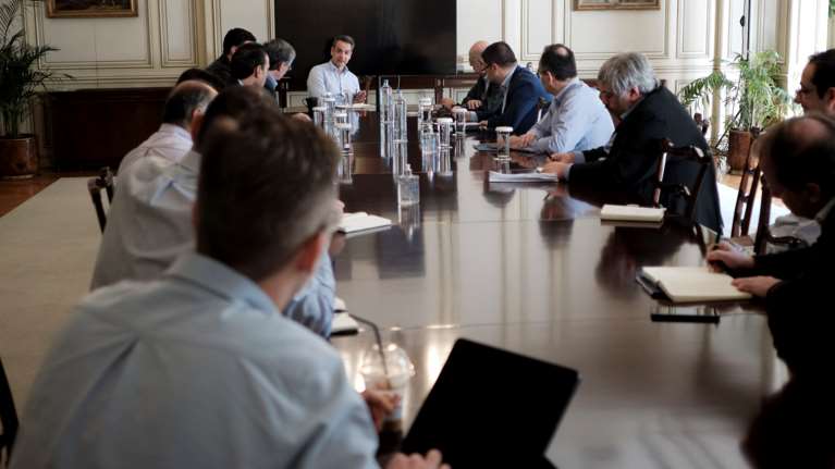 Κυβέρνηση για κορονοϊό: Αποστάσεις ασφαλείας σε super market και ΜΜΜ, έρχονται αυστηροί έλεγχοι