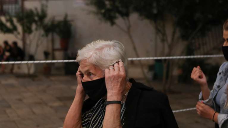 Κορονοϊός: Ποια μέτρα παρατείνονται - Σε &quot;καραντίνα&quot; Λέσβος και Ζάκυνθος, τι θα ισχύσει από αύριο