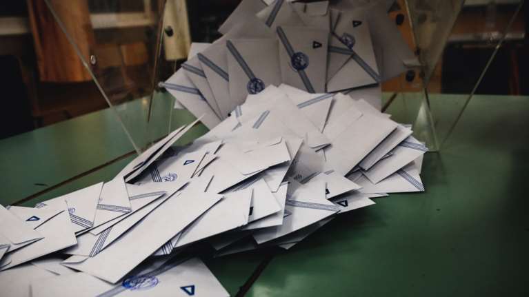 Κερδίζουν οι &quot;γαλάζιοι αντάρτες&quot; σε 4 περιφέρειες - Έχασε ο Αγοραστός στη Θεσσαλία - Νίκη Πτωχού στην Πελοπόννησο