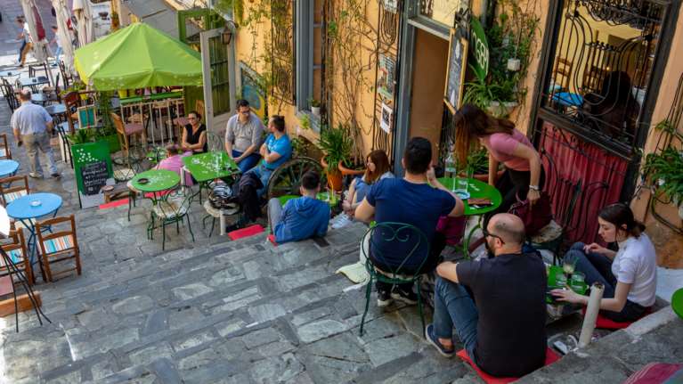 Τέλος πλέον τα sms στο 13033- Δευτέρα του Πάσχα απελευθερώνονται και οι μετακινήσεις από Δήμο σε Δήμο