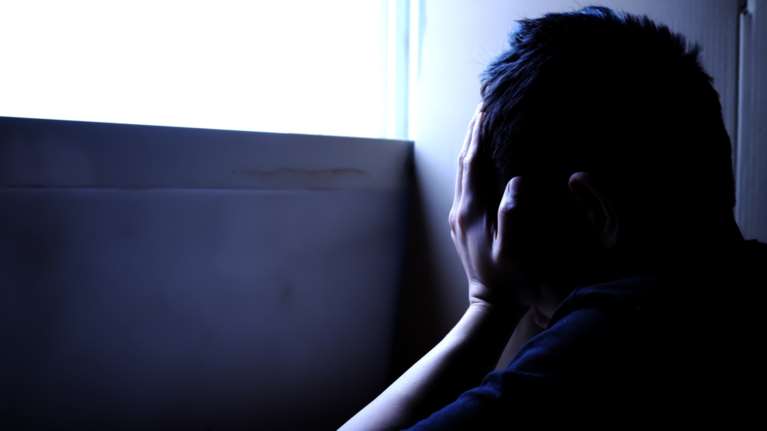 Αττική: Μυστήριο με τον 13χρονο που βρέθηκε κρεμασμένος μπροστά στο τάμπλετ του - Οι πληροφορίες για ψυχολογικά προβλήματα