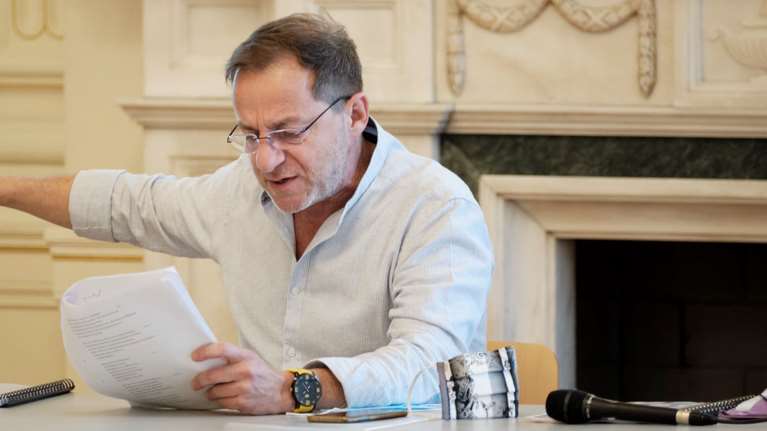 Δημήτρης Λιγνάδης: "Αν μιλήσεις, θα σου τινάξω τα μυαλά στον αέρα" - Οι απειλές στη γυναίκα που τον "έκαψε"