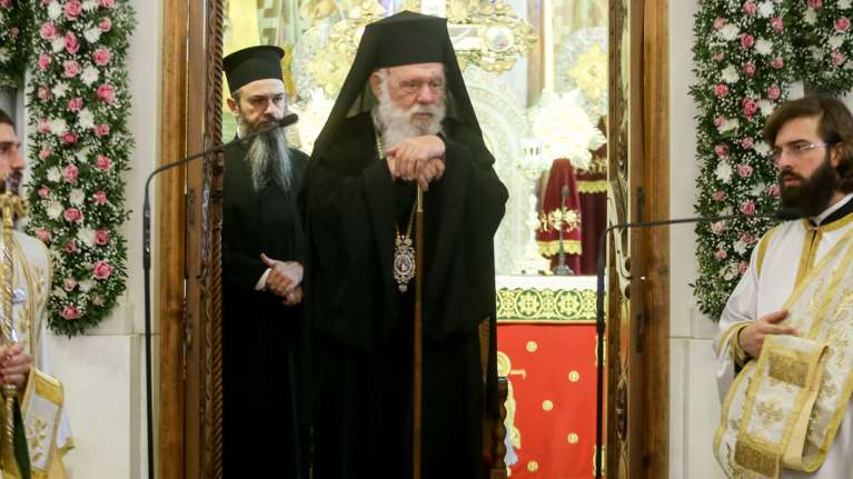 Σάλος για τη θεραπεία Ιερώνυμου: Η δήλωση Παγώνη που εξόργισε την Αρχιεπισκοπή - Τι λένε Κονιδάρης και Κοτανίδου