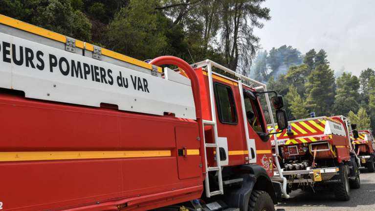 Φωτιά στην Αρκαδία: Μικρές εστίες σε Αετοράχη, Νεοχώρι, Οχθια και Καλλιάνη - Μάχη Ελλήνων, Γάλλων και Γερμανών πυροσβεστών
