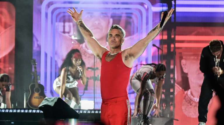 Ο Ρόμπι Γουίλιαμς έβαλε &quot;φωτιά&quot; στο Καλλιμάρμαρο - Χιλιάδες κόσμος στη μοναδική συναυλία του [εικόνες - βίντεο]