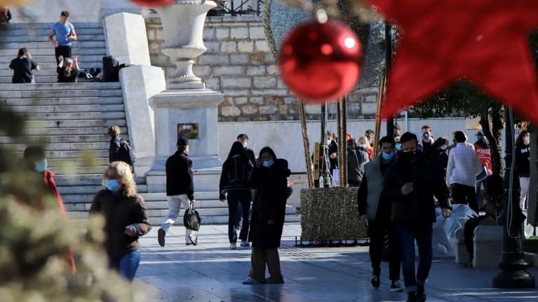 Τρόμος από την έξαρση κορονοϊού, γρίπης και στρεπτόκοκκου - Έκρηξη κρουσμάτων τα φετινά Χριστούγεννα, τι να προσέξουμε [βίντεο]