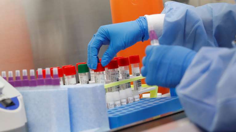 &quot;Βόμβα&quot; από ΠΟΥ: Αναστέλλει τις δοκιμές της υδροξυχλωροκίνης σε ασθενείς με κορονοϊό