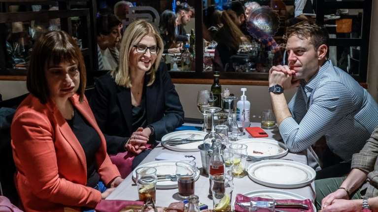 Δείπνο Κασσελάκη-Τάιλερ στο Περιστέρι μαζί με Σβίγγου, Αυγέρη, Καπνισάκη λίγο πριν τη &quot;μάχη&quot; στην Κεντρική Επιτροπή