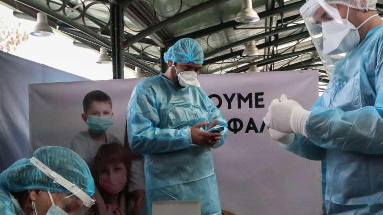 Κορονοϊός: Συναγερμός για τη μετάλλαξη Δέλτα - Σχεδόν τριπλασιάστηκαν τα νέα κρούσματα που έφτασαν τα 29