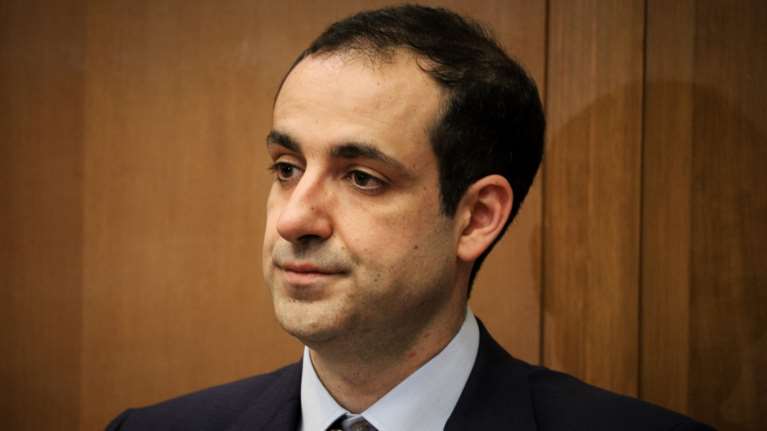 Πυρά κατά Δημητριάδη για τις αγωγές στους δημοσιογράφους που ερεύνησαν το σκάνδαλο των υποκλοπών