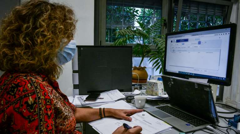 Προσυμπληρωμένες φορολογικές δηλώσεις 2024: Τι πρέπει να ελέγξουν 1,3 εκατ. φορολογούμενοι