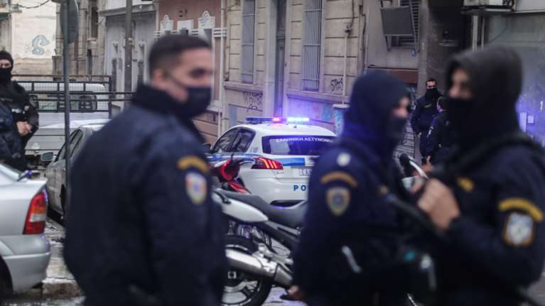 Συμμορία Ρομά εξαπάτησε πάνω από 250 επιχειρηματίες- Τους άδειασαν τους λογαριασμούς, λεία 2 εκατ. ευρώ