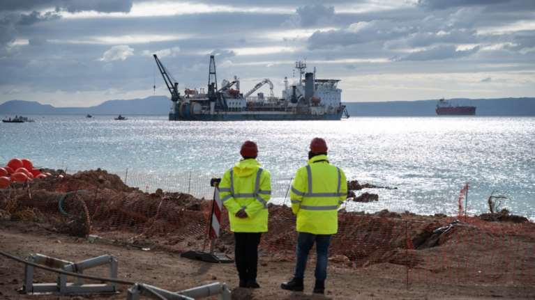 Δολιοφθορά στη διασύνδεση της Κρήτης: Ποιοι δεν θέλουν να μειωθούν 1 δισ. οι λογαριασμοί ρεύματος