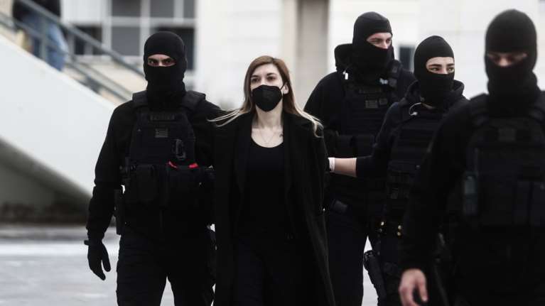 Με κλάματα και κατηγορίες κατά των γιατρών η απολογία Πισπιρίγκου: Η Τζωρτζίνα άνοιξε τα μάτια της και μου είπε "μαμά, τρέμω"