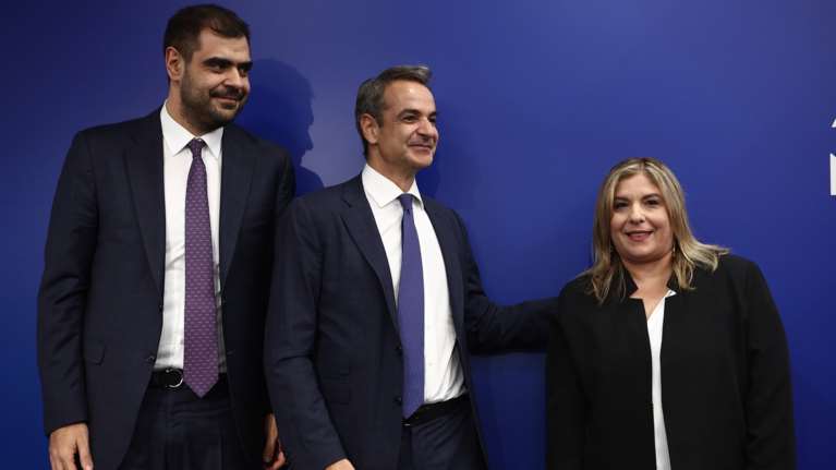 &quot;Ελα Συρεγγέλα, αλλά μην έρθεις με φόρα δεν βγήκε σε καλό&quot;- Ο Μητσοτάκης τρόλαρε με την ατάκα που σημάδεψε την Τσαπανίδου