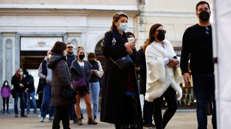 Κορονοϊός: &quot;Καμπανάκι&quot; από ΠΟΥ - &quot;Πολλές ευρωπαϊκές χώρες ήραν υπερβολικά απότομα τα μέτρα κατά της πανδημίας&quot;