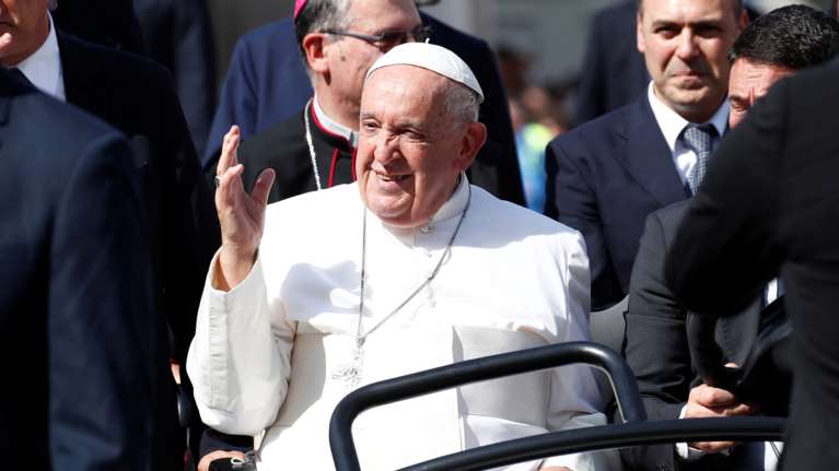 Ο πάπας Φραγκίσκος στηλιτεύει τους λαϊκιστές, προειδοποιεί ότι η δημοκρατία έχει κλονιστεί