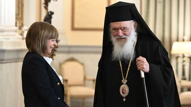 Σακελλαροπούλου για την &quot;πόρτα&quot; από την Ιερά Σύνοδο: Σεβαστή η απόφαση, οι προσκλήσεις για το γεύμα έχουν σταλεί