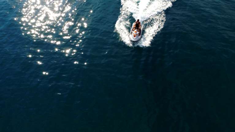 Ατύχημα με jet ski στη Χερσόνησο: Στο νοσοκομείο 54χρονη τουρίστρια - Δύο συλλήψεις