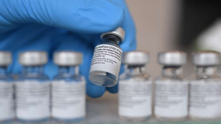 Εμβόλια - Γερμανία: Pfizer αντί Moderna στους κάτω των 30 ετών λόγω περιστατικών μυοκαρδίτιδας