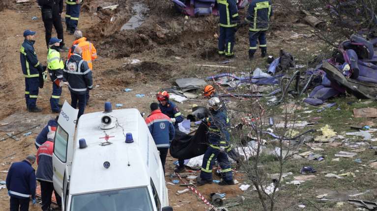 Τραγωδία στα Τέμπη: Απανθρακωμένοι και διαμελισμένοι οι νεκροί - Από τα 40 θύματα έχει ταυτοποιηθεί μόνο μία σορός