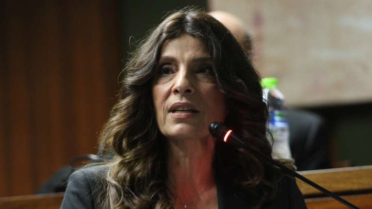 Τσαπανίδου: Η συνέντευξη Μητσοτάκη με έκανε να ντραπώ - Δεν μπορεί να ζητά από παιδιά στο τρένο να βάλουν πλάτη