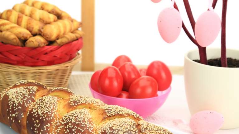 Από &quot;χρυσάφι&quot; φέτος αρνιά, κατσίκια, σοκολατένια αυγά - Πόσο θα κοστίσει το πασχαλινό τραπέζι