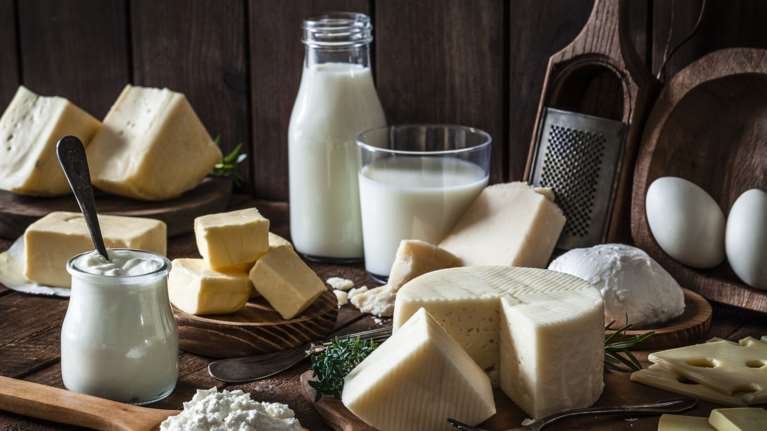 Είναι το πλήρες γάλα καλύτερο από αυτό των χαμηλών λιπαρών;