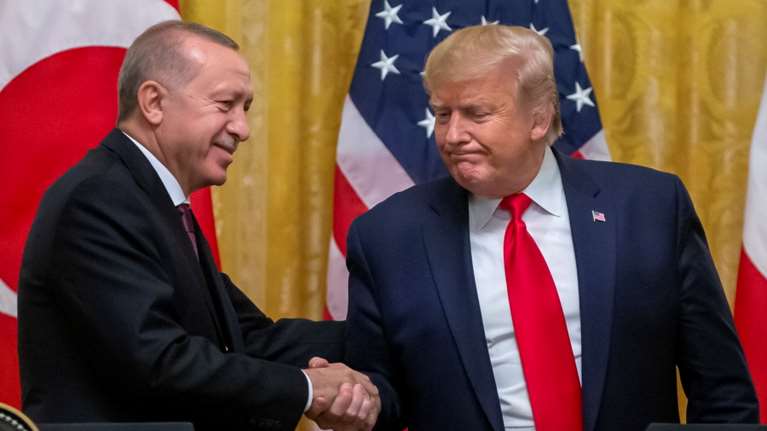 &quot;Αξιοθαύμαστη η γενναία στάση σου&quot; μετά την απόπειρα δολοφονίας- Τι διαμήνυσε τηλεφωνικά ο Ερντογάν στον Τραμπ