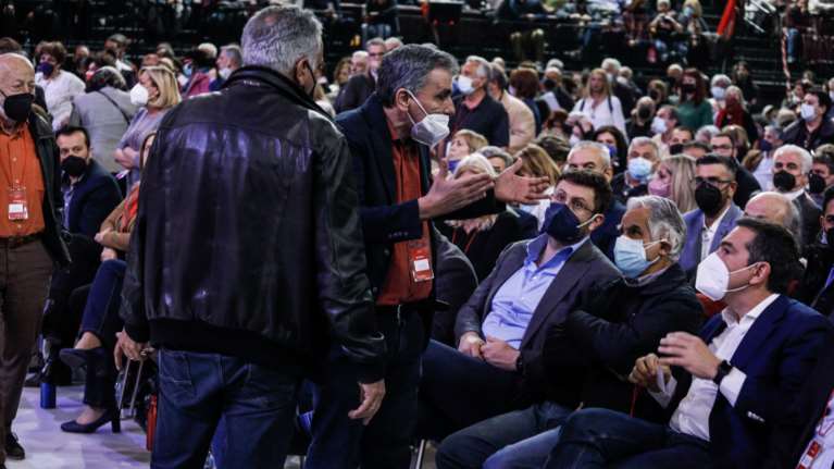 Επιχείρηση υποβάθμισης της εικόνας διχασμού στο συνέδριο του ΣΥΡΙΖΑ από την Κουμουνδούρου