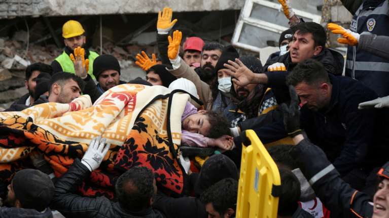 Οργή στην Τουρκία για τον 12ωρο αποκλεισμό στο Twitter - Την ώρα που άνθρωποι ψάχνουν να βρουν τα αγαπημένα τους πρόσωπα