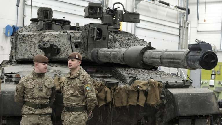 Ανάλυση Forbes: Challenger 2, τα άρματα-θηρία των Ουκρανών για την αντεπίθεση στο Μπαχμούτ