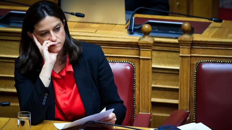 Το ΠΑΣΟΚ ζητά παραίτηση της Κεραμέως: Δεν γίνεται να μετατρέπεται το υπουργείο Εσωτερικών σε εκλογικό κέντρο της ΝΔ