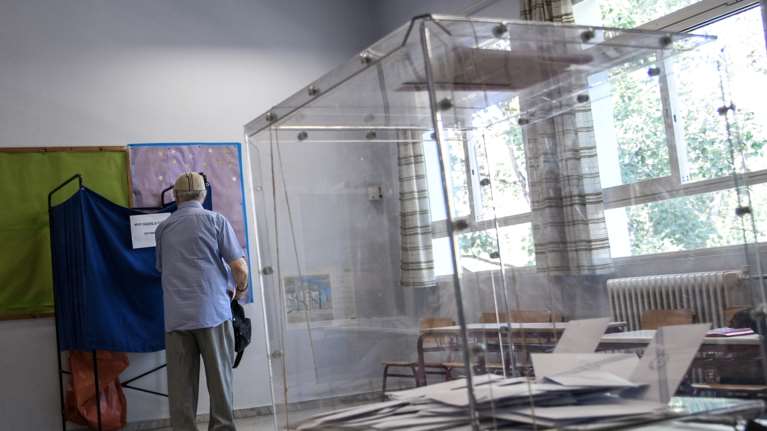 Πόσες έδρες θα είχε η ΝΔ με το 40.8% αλλά με ενισχυμένη αναλογική- Τι ποσοστό θέλει για την αυτοδυναμία στις δεύτερες κάλπες