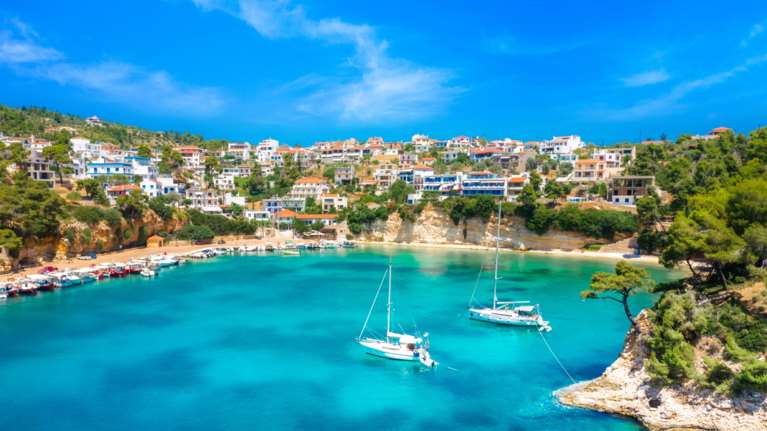 &quot;Βασίλισσα του δικού της, ακατοίκητου αρχιπελάγους&quot;: Το ελληνικό νησί που αποθεώνει το National Geographic