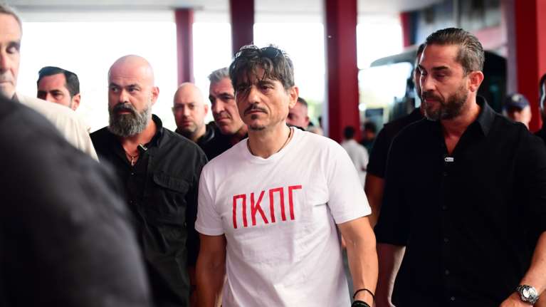 Αυτό είναι το μπλουζάκι του Δημήτρη Γιαννακόπουλου που προκάλεσε συζητήσεις  - Πώς το ερμήνευσαν τα social media