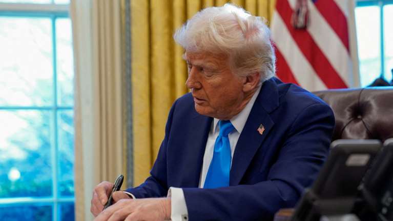 Ο Τραμπ επιβάλλει κυρώσεις σε βάρος του Διεθνούς Ποινικού Δικαστηρίου - Λόγω του εντάλματος σύλληψης Νετανιάχου