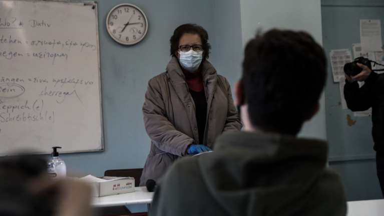 Άνοιγμα σχολείων: Πόσα τεστ πρέπει να κάνουν οι εκπαιδευτικοί - Τι ισχύει για εμβολιασμένους και ανεμβολίαστους