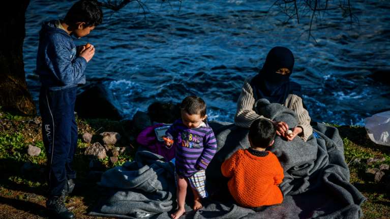 Δίνουν βοήθημα ύψους 2.000 ευρώ σε κάθε μετανάστη για να επιστρέψει στη χώρα καταγωγής του